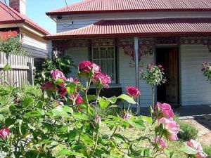 Airleigh - Rose Cottage - Accommodation Gladstone